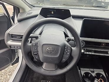 ключ на приус: Toyota Prius: 2024 г., 2 л, Автомат, Гибрид, Хэтчбэк — 10