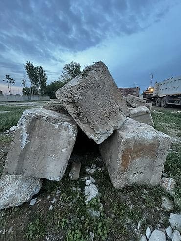 темир стойка: Бетонные блоки/плиты для строительных и ландшафтных работ Описание: - — 4