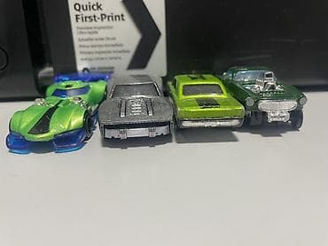 Модели автомобилей: Набор из 4 металлических машинок Hot Wheels (масштаб около 1:64) — 2