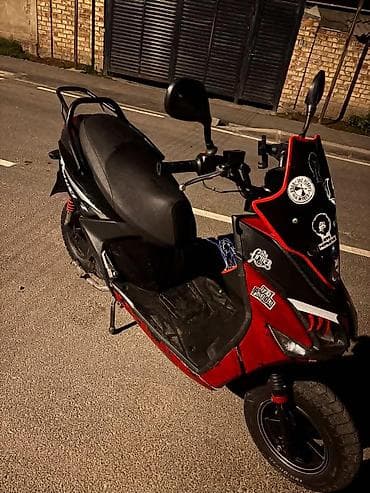 bmb 39: Скутер WANGYA Twist 50/125 (стикеры на облицовке) - Спортивный — 3