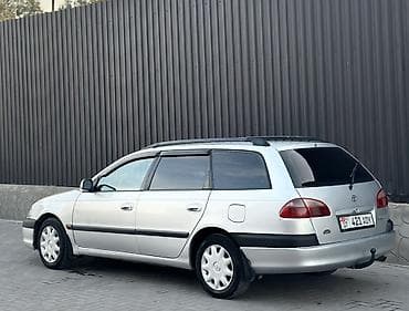 Унаа: Toyota Avensis: 2002 г., 2 л, Кол менен иштөөчү, Дизель, Универсал — 4