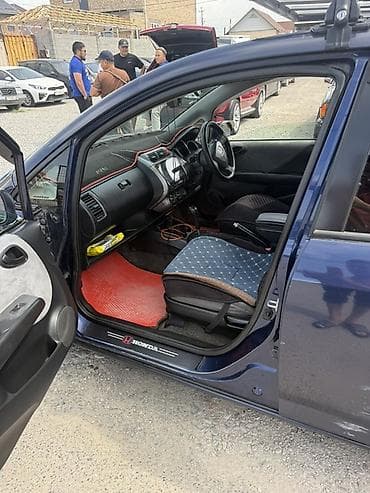 купить машины в киргизии: Honda Fit: 2002 г., 1.3 л, Вариатор, Бензин, Хэтчбэк — 5