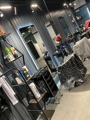 для парикмахерской: Парикмахерские рабочие места в современном стиле loft Нужен мастер — 3