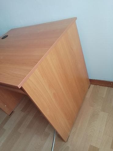 удобный компьютерный стол: Компьютерный стол, Б/у, С полками — 5