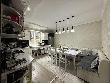 Үйлөрдү сатуу: Продаю дом в ак орго с бизнесом. Имеется центральная канализация, газ — 4