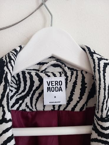 Пиджаки, жакеты: Эффектный жакет с модным принтом Зебра от бренда VERO MODA — 2