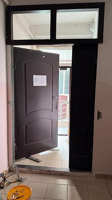 Бронированная входная дверь Размер: 2,75 × 1,5 м Двухстворчатая