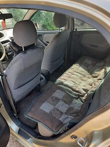 Продажа авто: Toyota Yaris: 2000 г., 1.5 л, Автомат, Бензин, Седан — 4