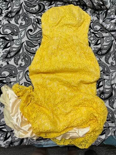 срочно продаю в связи с переездом: Желтое платье со шлейфом без лямок синие платье с драпировкой — 2