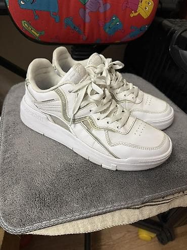 сколько стоят кеды: Кроссовки Lining 41р. Оригинал.Очень легкие. Эко кожа. В отличном — 3