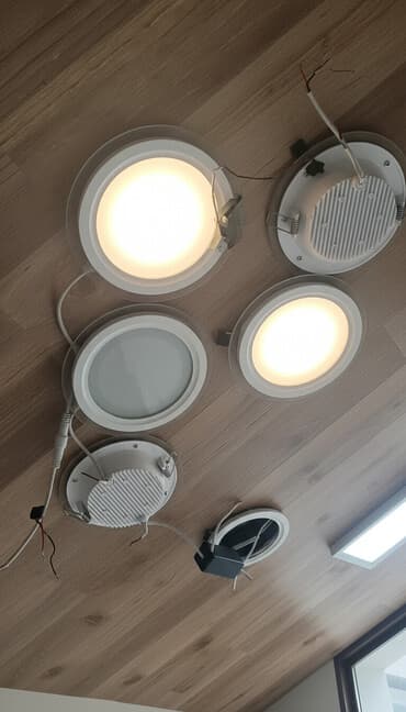 солнечный прожекторы: Встраиваемые светодиодные потолочные панели (круглые) с внешними — 1