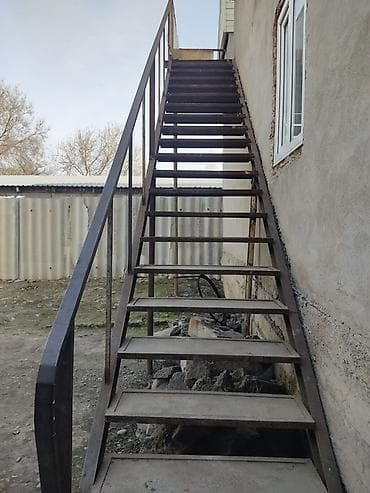 двух этажный дом: Металлическая лестница Наружные, Форма лестницы: Прямая — 4