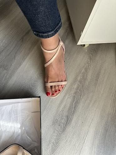 каблуки женские: Бежевые женские босоножки на шпильке Новые 38р - Модель: HEELS - — 3