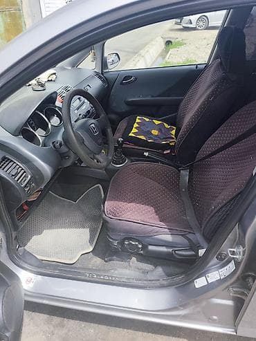 полик машины: Honda Fit: 2004 г., 1.2 л, Механика, Хэтчбэк — 5