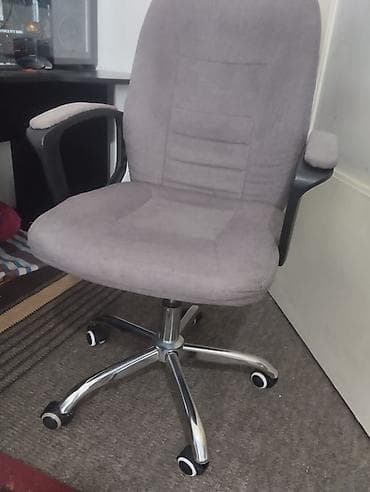 Офисные кресла: Офисное кресло, Новый, С колесиками, цвет - Серый, Платная доставка, Самовывоз — 1