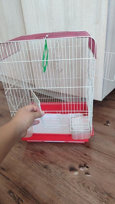 продам клетку: Клетка для мелких и средних птиц - Металлические прутья белого цвета — 3