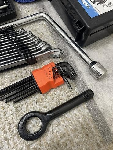 военный тент: Автомобильный комплект для дороги и мелкого ремонта. Состав: - Набор — 3