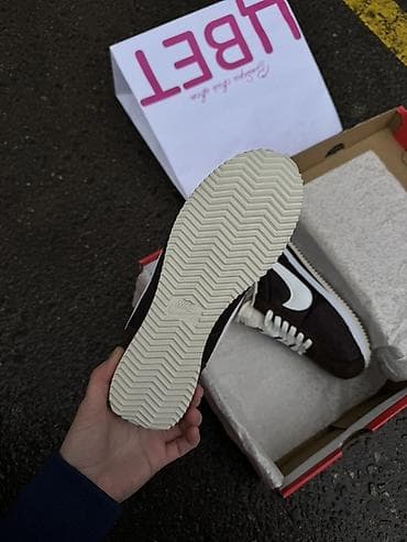 кийит: Кроссовки Nike Cortez, цвет Dark Brown/White. Размеры : 40 - Верх — 3