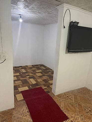 гостевой дом в караколе: Сдаётся квартира 2 комнатная, частный дом. Душ нет туалет снаружи — 3