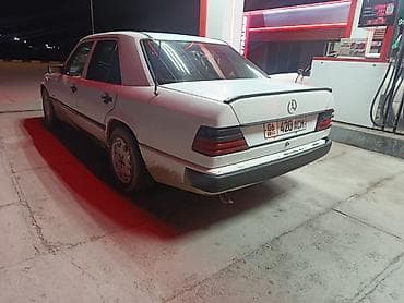 экран на бмв е34: Mercedes-Benz E-Class: 1989 г., 2.3 л, Механика, Бензин, Седан — 4