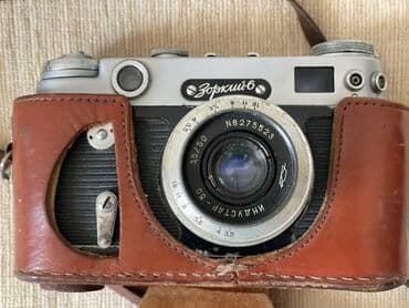 Фотоаппарат советский! 
Зоркий-6
Все как на фото!
2000 с