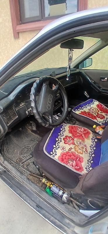 Унаа сатуу: Audi 80: 1990 г., 1.8 л, Кол менен иштөөчү, Бензин — 4