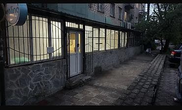 пл: Косметологическая студия 70 м², 3 комнаты, С ремонтом, Частично с оборудованием, Многоэтажное жилое здание, Отдельный вход — 1