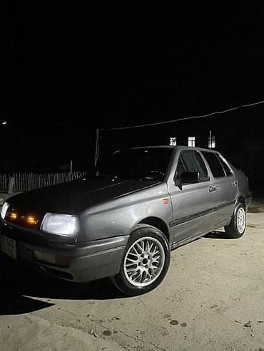 мата секыл: Volkswagen Vento: 1993 г., 1.8 л, Кол менен иштөөчү, Бензин, Седан — 1