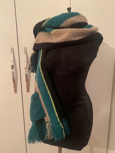 исламский товар: Продаётся шерстяной вязаный палантин с карманами, стильный, очень — 9