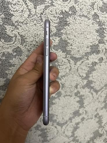 macbook 11: IPhone 11, фиолетовый корпус - Экран (Liquid Retina). На дисплее — 2