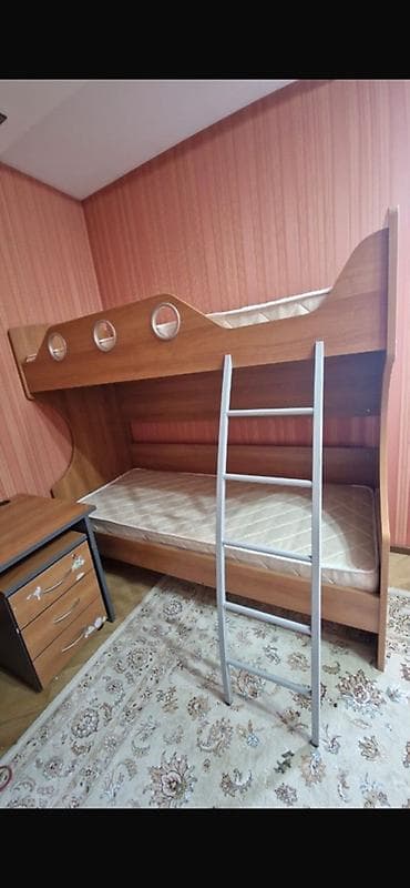 Детский мир: Двухъярусная детская кровать, Б/у, ЛДСП, цвет - Коричневый — 1