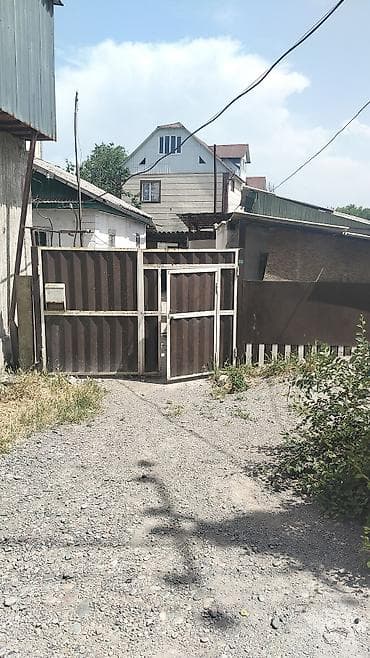 дом для куда тосуу: Продаётся дом с двором Описание участка: - Закрытый двор с бетонными — 7