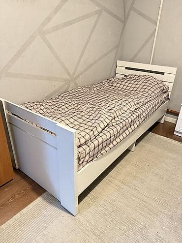 кровать односпалки: Кровать односпальная, 2шт. БЕЗ матрасов, пользовались неделю, размер — 1