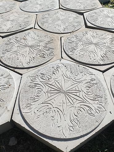 камни для забора: Тротуарная плитка шестигранная с круглым рельефным медальоном - — 2