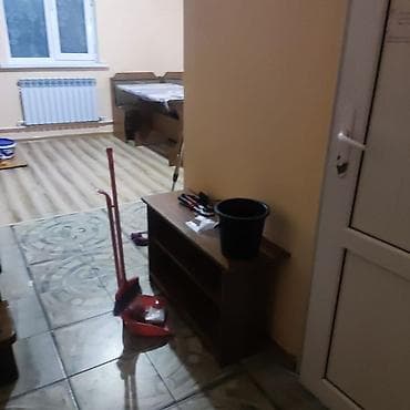 двух этажный дом: Комната на втором этаже частного дома - Просторное помещение — 8