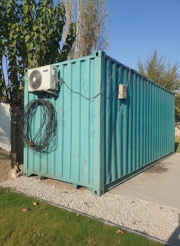 готовые дома из контейнера: Модульный контейнер-блок (переделанный морской контейнер) с входной — 1