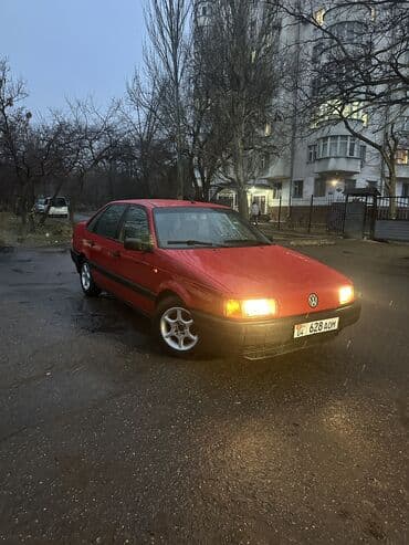 Volkswagen Passat: 1993 г., 1.8 л, Механика, Бензин, Седан