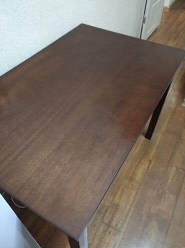 Обеденный деревянный стол 7000 сом. Стол лёгкий и в хорошем
