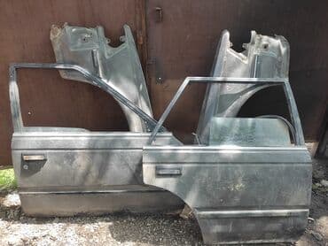 продать старые вещи в бишкеке: Дверь Комплект Nissan, Б/у, Оригинал — 2