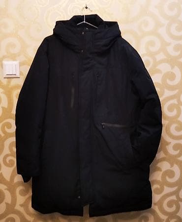 Зимняя мужская парка, тёмно‑синяя/чёрная, с капюшоном. Особенности: -