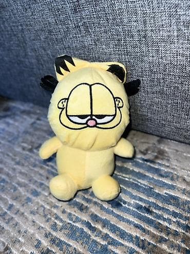 классический костюм: Г.Ош
Набор мягких игрушек персонажей из мультфильмов по 100-300с — 9