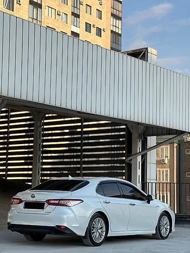 lexus e: Toyota Camry: 2018 г., 2.5 л, Автомат, Гибрид, Седан — 4
