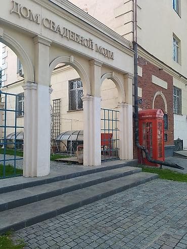 central park: 4 комнаты, Риэлтор, С мебелью полностью — 1