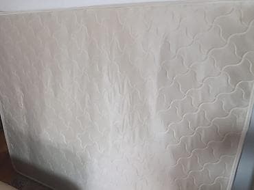 Сейфы: Двуспальная кровать с мягким изголовьем и матрасом. - Размер — 3