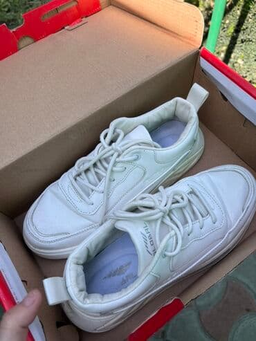 женская модельная обувь больших размеров: Кроссовки, 38, Б/у, цвет - Белый — 3