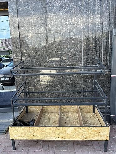 Срочно продаю !!! Металлический стеллаж-подставка для выкладки товара