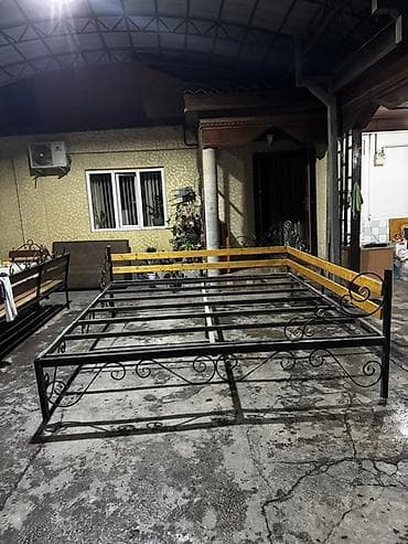 продаю топчаны: Двуспальная кровать, Каркас без матраса, длина - 280 см — 2