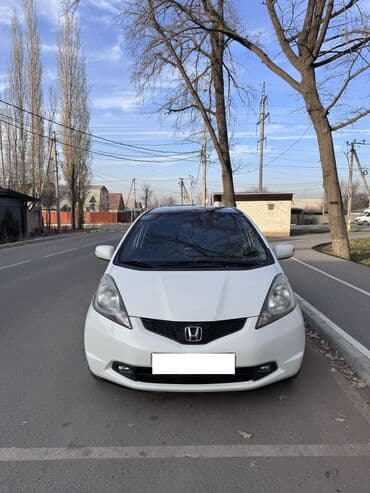 Honda Fit: 2009 г., 1.4 л, Робот, Бензин, Хэтчбэк