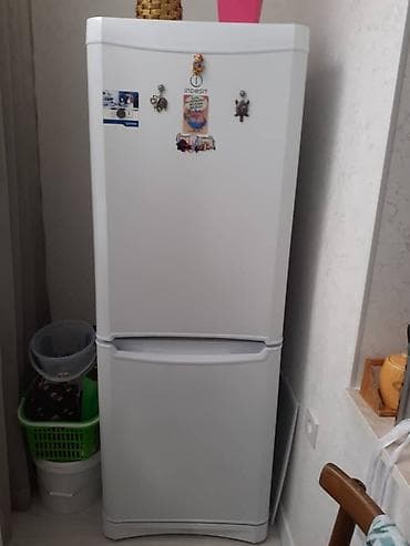 Холодильник Indesit, Б/у, Двухкамерный