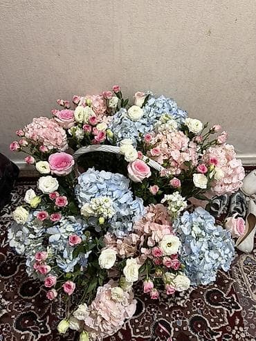 51 роза цена: Большая цветочная композиция в корзине - Состав: пышные соцветия — 2